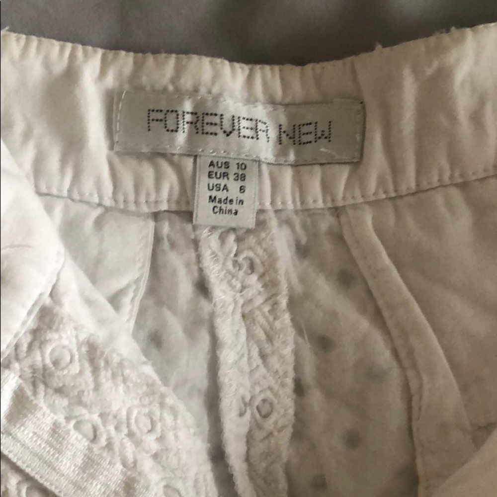 White shorts - Picture 4 of 4